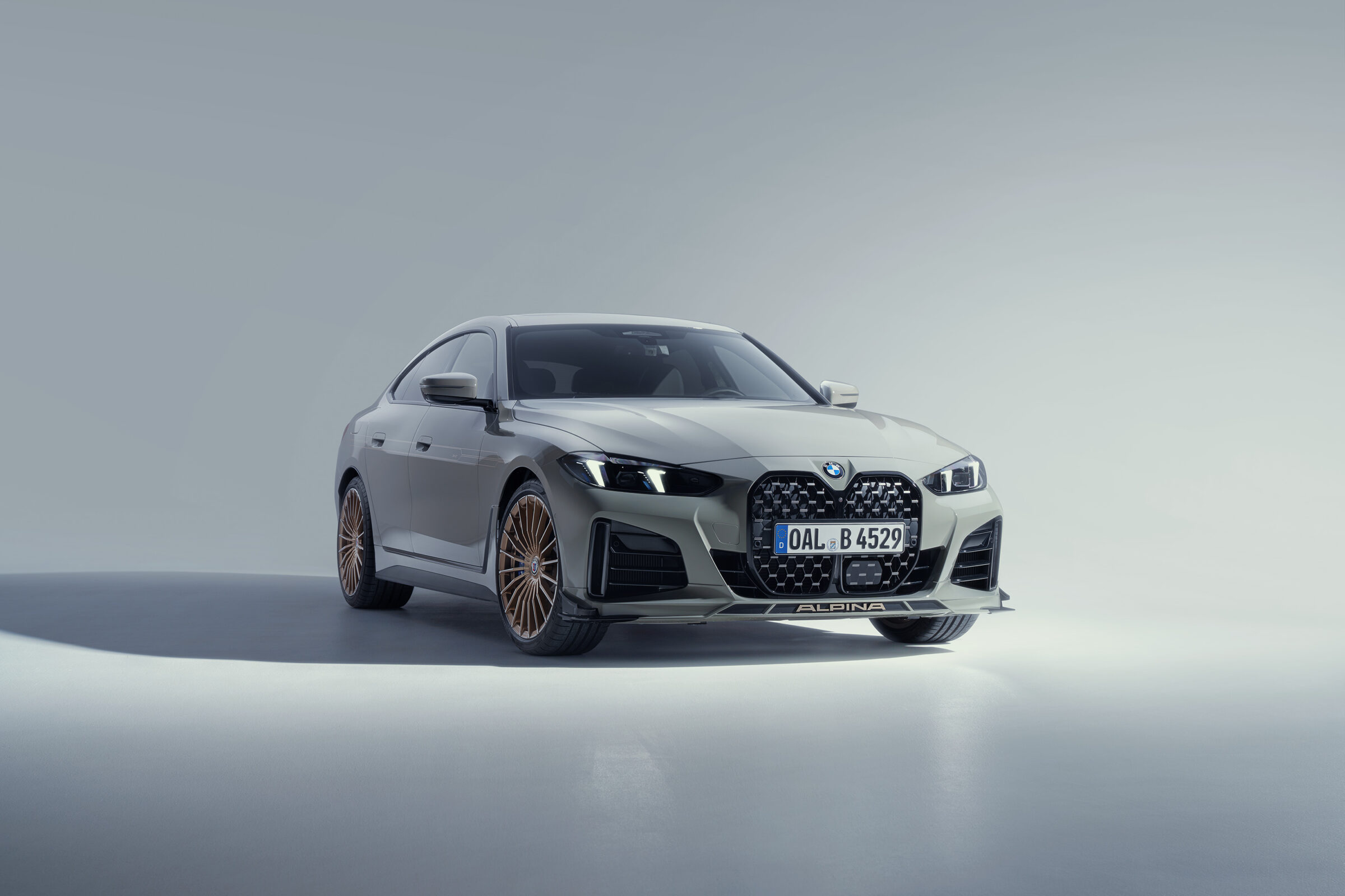 B4 GT gran coupe（ALPINA GREEN・LHD）